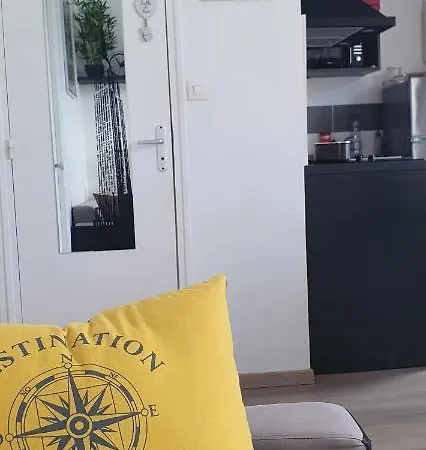 Appartement Avec Terrasse Proche Plages Et Sentiers De Randonnee Perros-Guirec Exterior photo